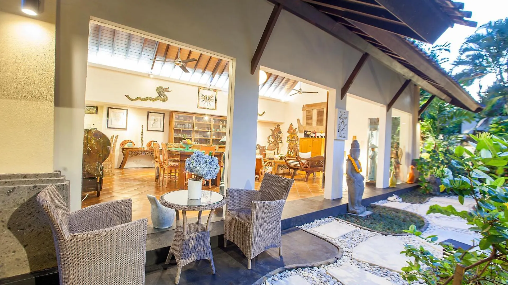 Villa Chantal-Intimate Villa In Seminyak  Семиньяк